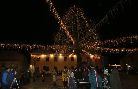 PRIŽIG LUČI 08 FOTO LJUBO VUKELIČ